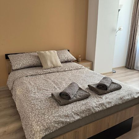 Lareina Apartament Клуж-Напока Екстериор снимка